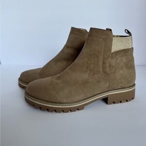 Sole Society Women’s Brown Textured Fabric Interior Boots  Size 9